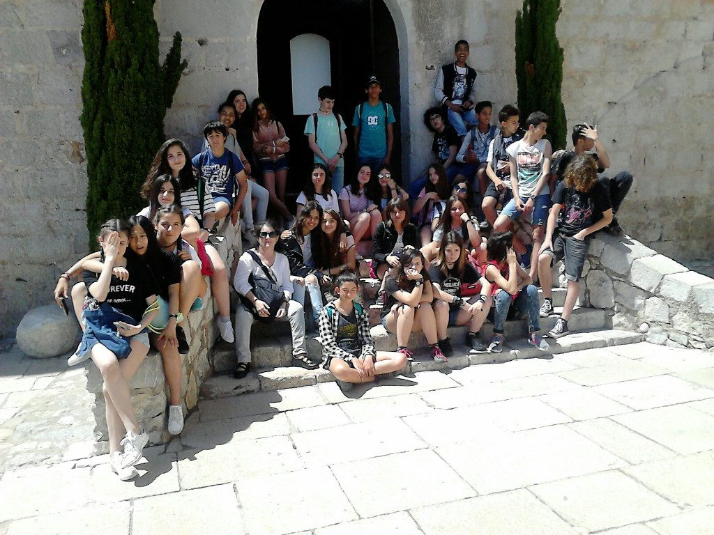 Tot el grup a l'entrada del castell