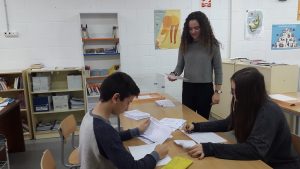 Anna Batet, Ana Maria Popa i Aniol Fragoso, membres de la mesa electoral.