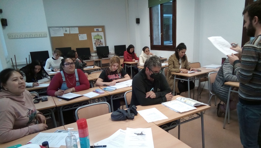 Alumnes a la classe de català del nivell 1