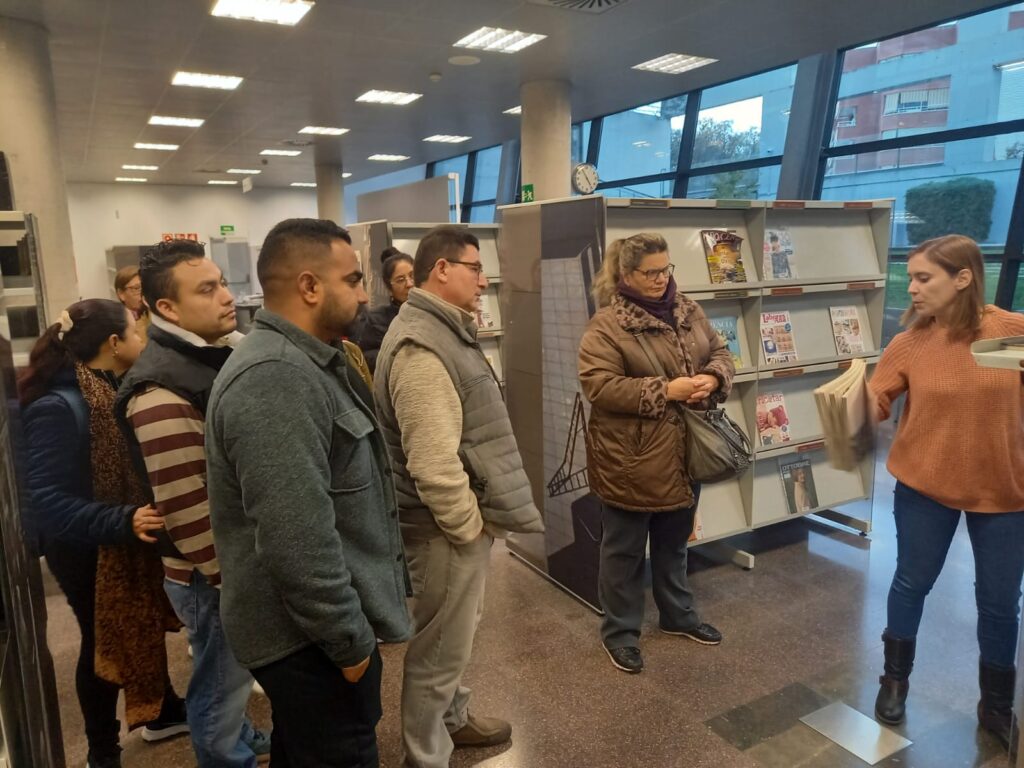 Visita del CFA Gavà a la Biblioteca Josep Soler Vidal
