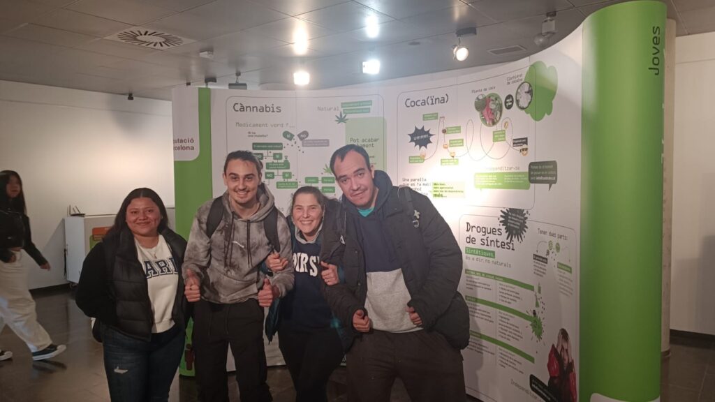 Alumnes del CFA Gavà a l'exposició Controles?