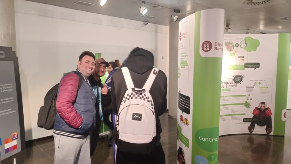 Alumnes del CFA Gavà a l'exposició Controles?