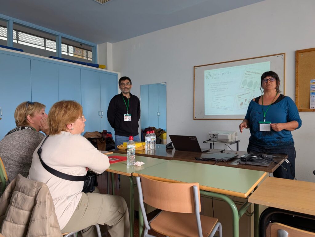 Óscar i Sílvia presenten l'activitat del CFA Gavà a la Fira Intercentres