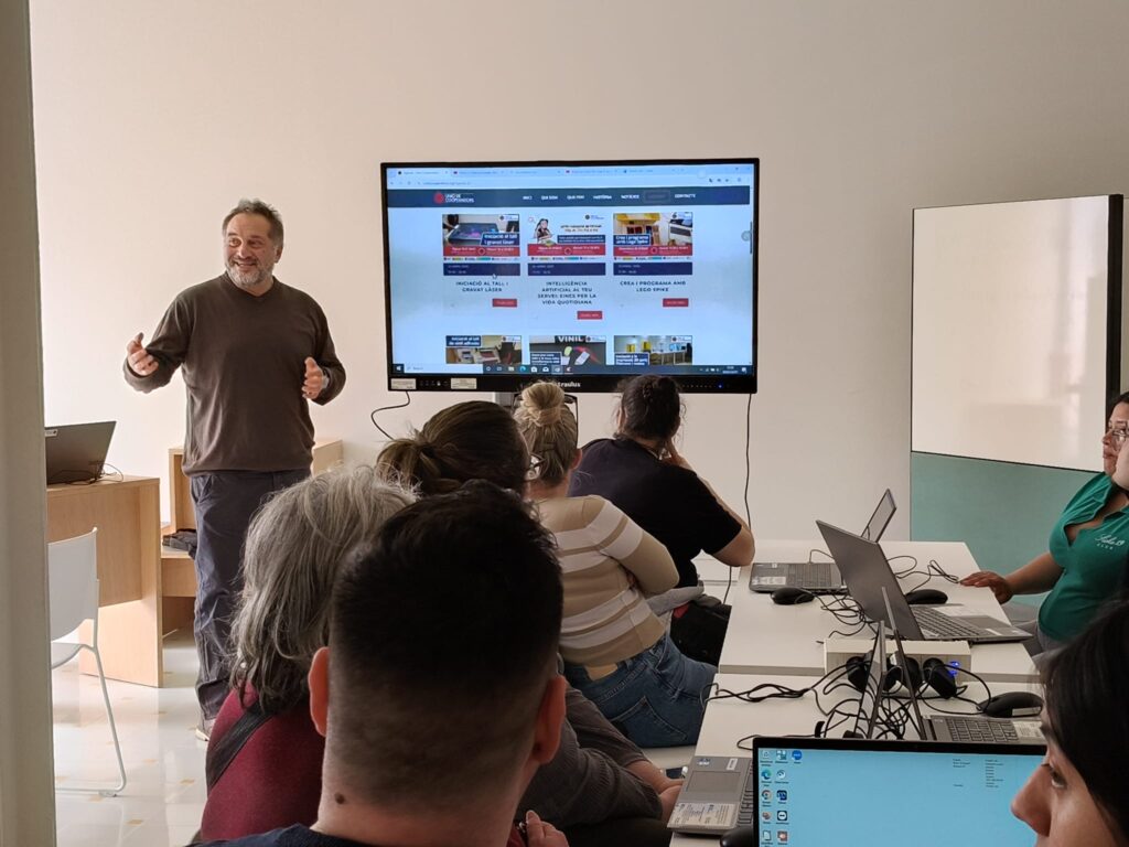 Claudio explicant a l'alumnat del CFA Gavà