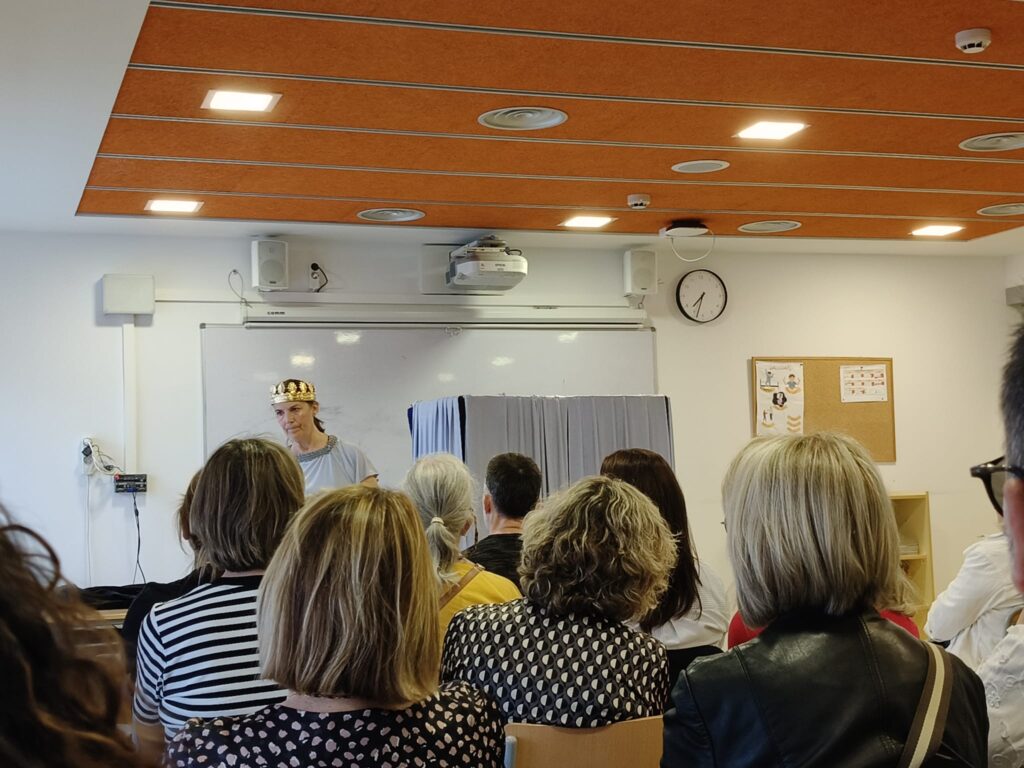 The Tale Teller en una escena de l'obra The Legend of King Arthur al CFA Gavà