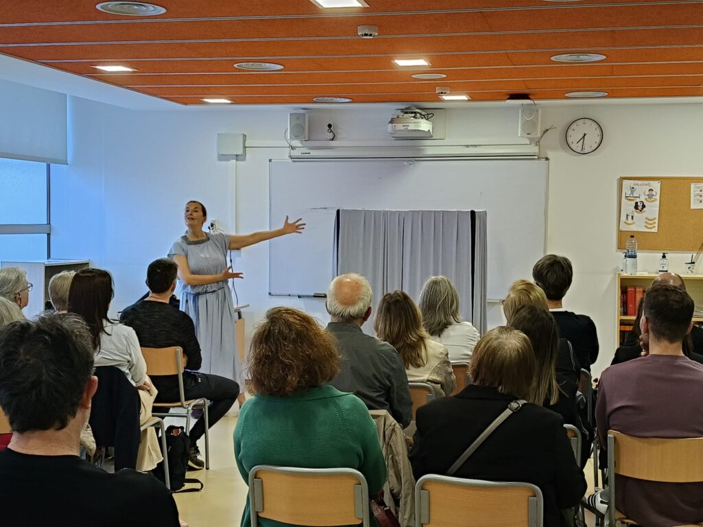 The Tale Teller en una escena de l'obra The Legend of King Arthur al CFA Gavà