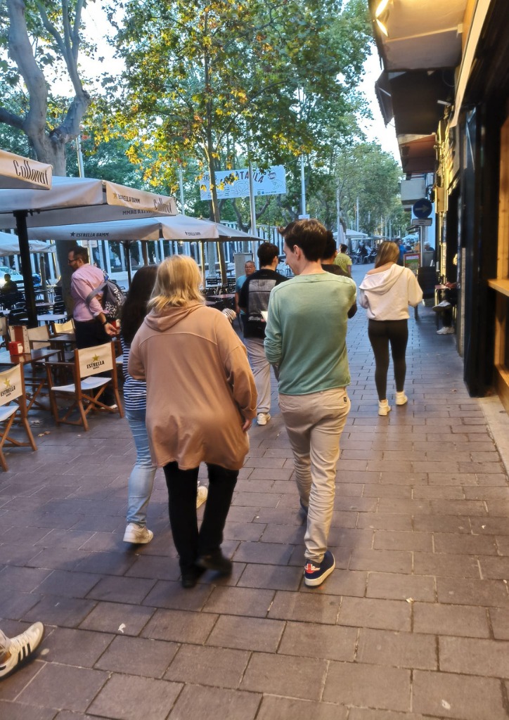 Alumnat a la rambla de Ga`va
