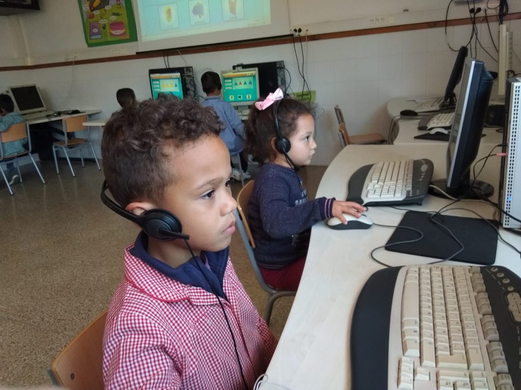 Els nens i nenes de la classe dels Taxistes sabem moltes coses dels ordinadors, perque estem aprenent moltes coses des del primer trimestre! 