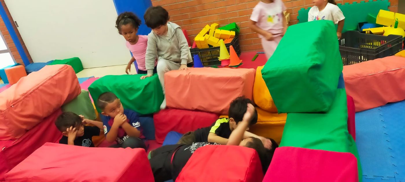 f733a347-89d5-4413-afd7-43db0161625a