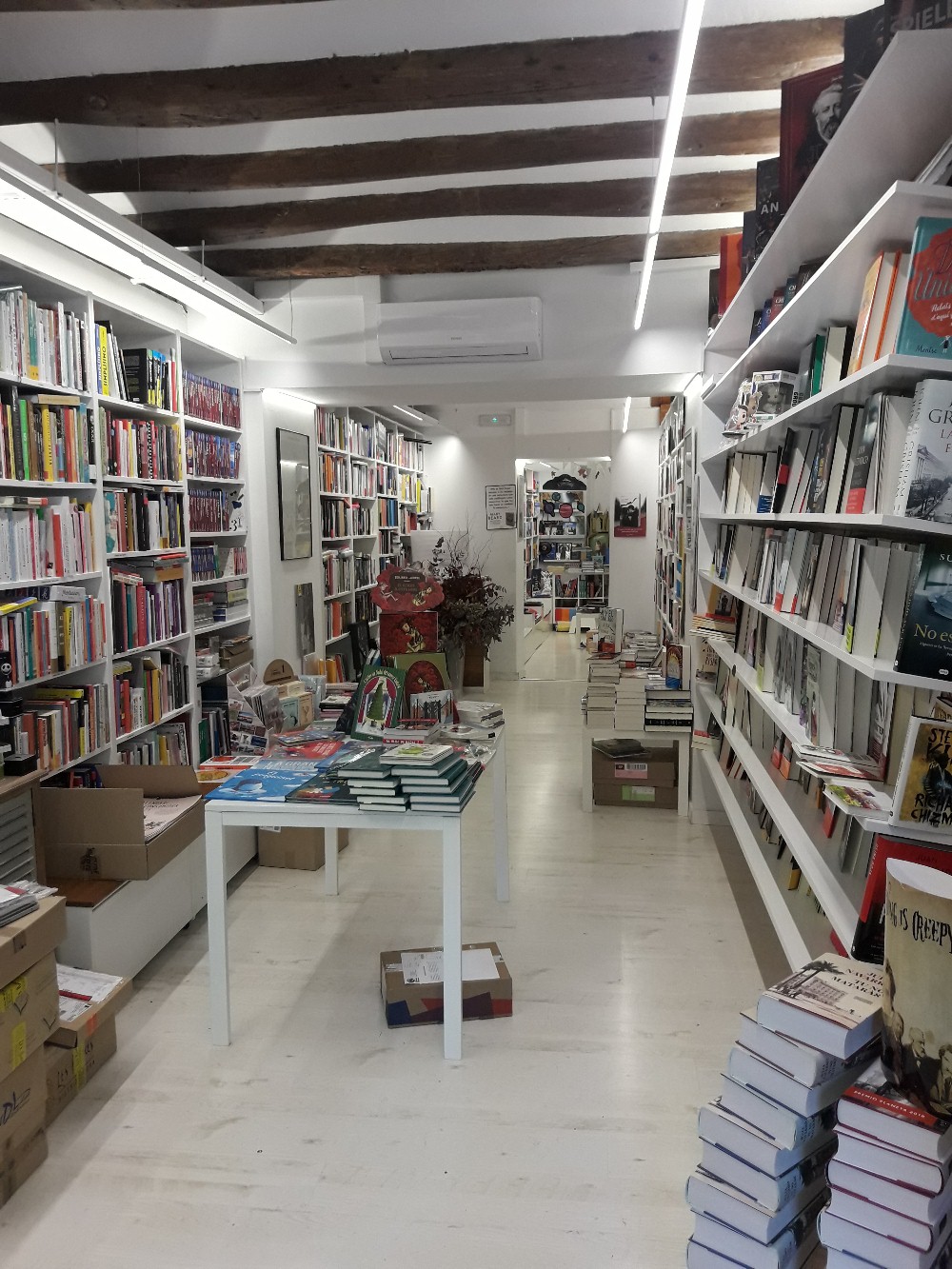 La llibrera Macondo està al carrer la Rosa, al centre de la ciutat