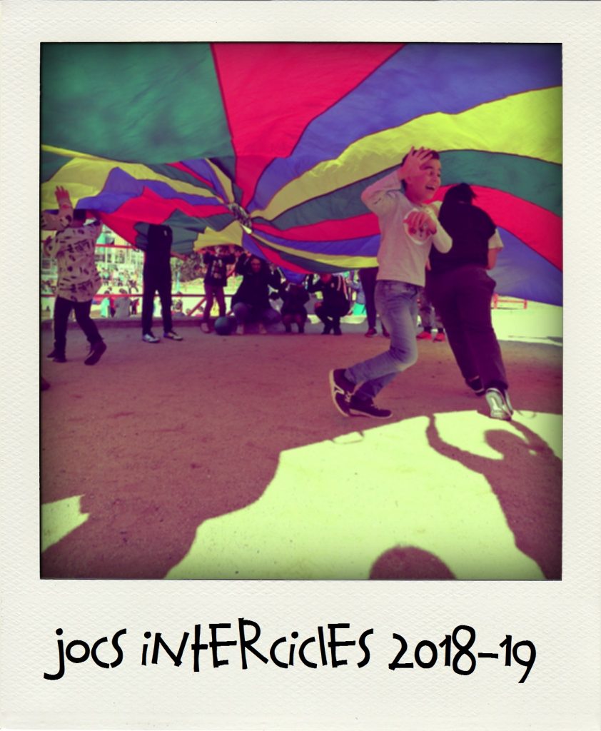 Jocs amb paracaigudes