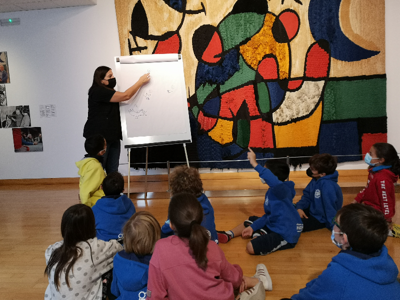 Visita al MAMT, El tapís de Miró