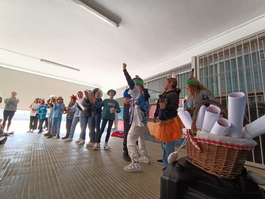 Els i les nenes de 6è ens diuen les ensoltes.