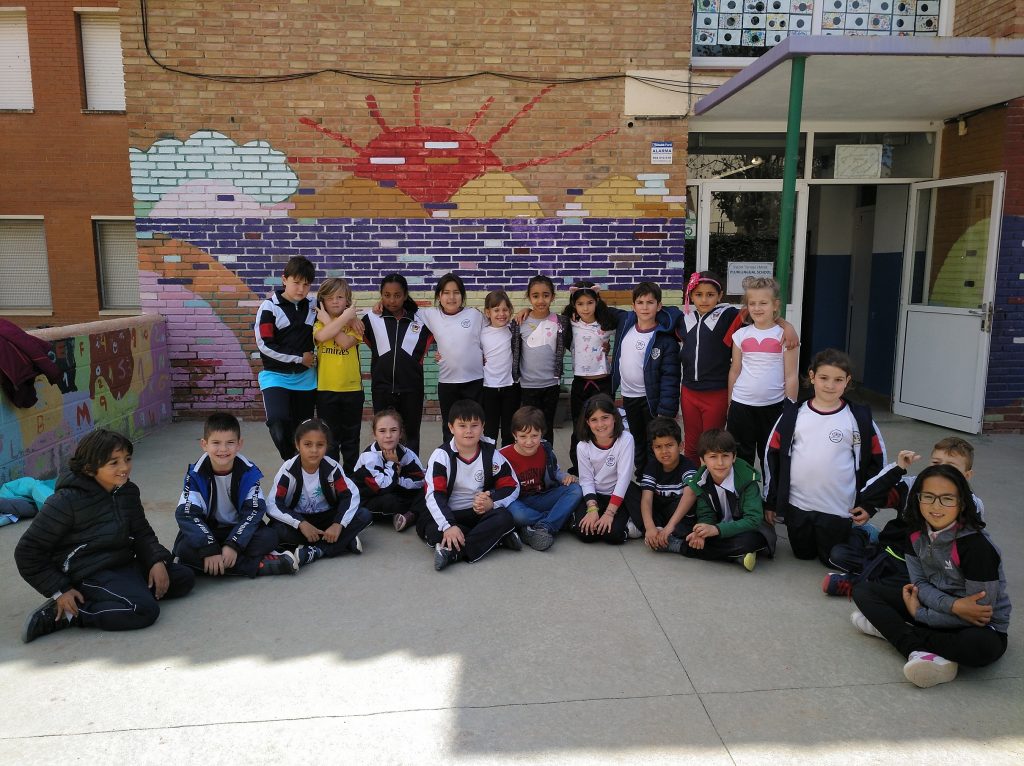 EL JAVIER ENS HA VINGUT A VISITAR! ABANS VENIA A LA NOSTRA ESCOLA I QUAN FEIEM P5 VA MARXAR AMB LA SEVA FAMÍLIA A VIURE A VALLADOLID. VA VENIR FA UNS DIES A FER-NOS UNA VISITA! ENS VA FER MOLTA IL.LUSIÓ!