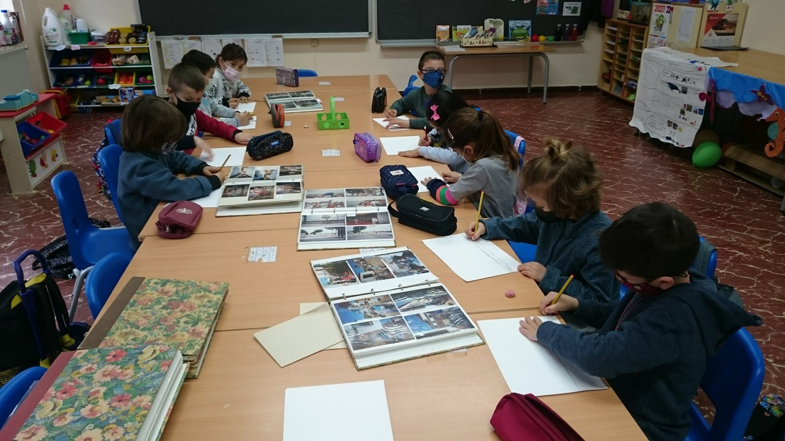 Mirem fotos antigues de l'escola