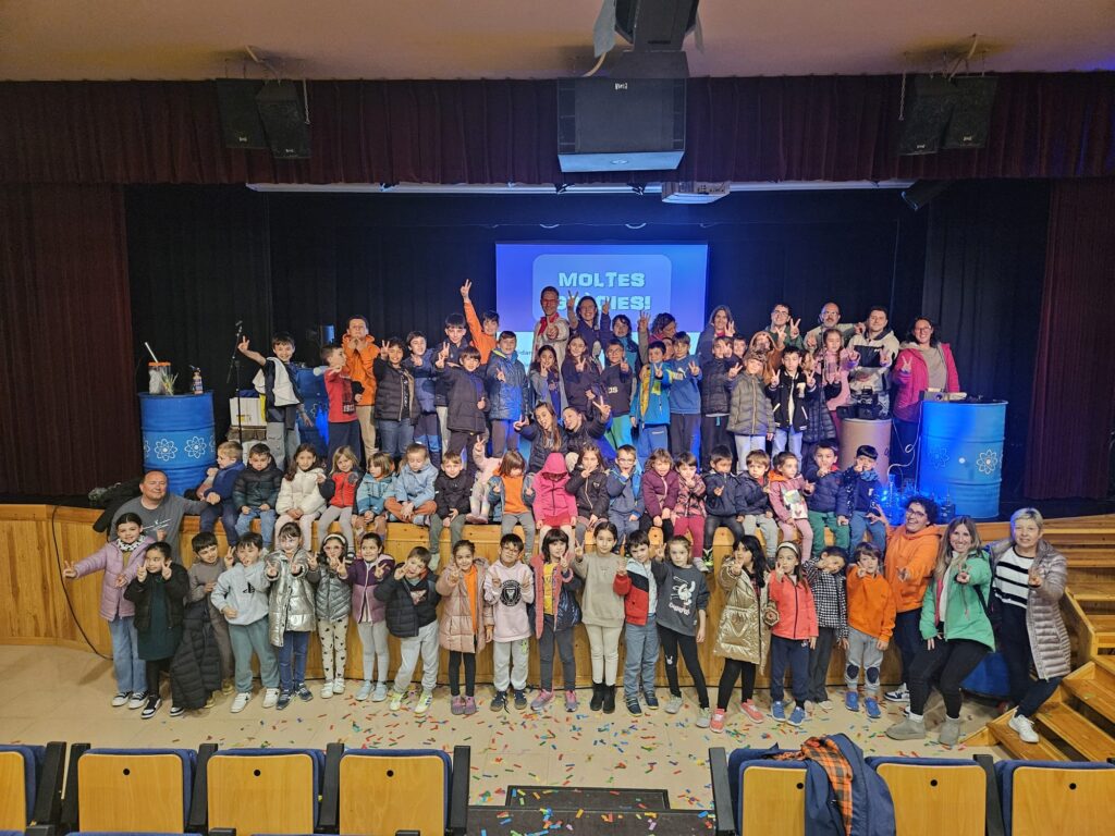 Quina sort començar el projecte de ciències amb l'ajuda del Dani i la Mariona de CREACIÈNCIA.
Gràcies per l'espectacle.