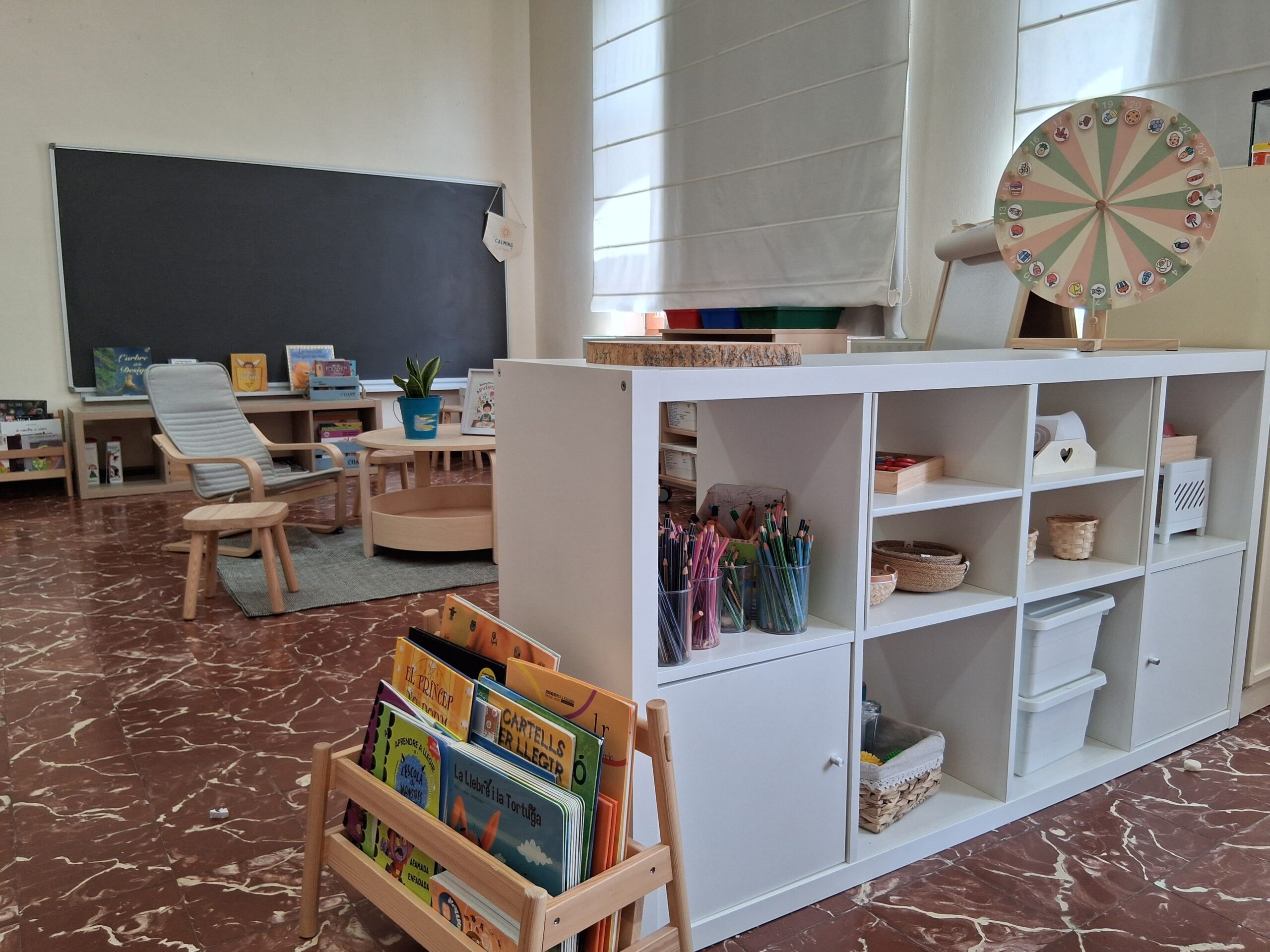 UN ESPAI PENSAT PER ELLS