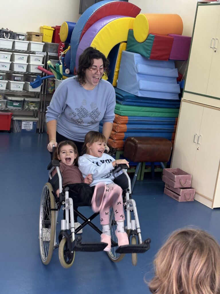 Aprenem a cuidar els altres. Coneixem la feina de la Noèlia mare de la Blau.