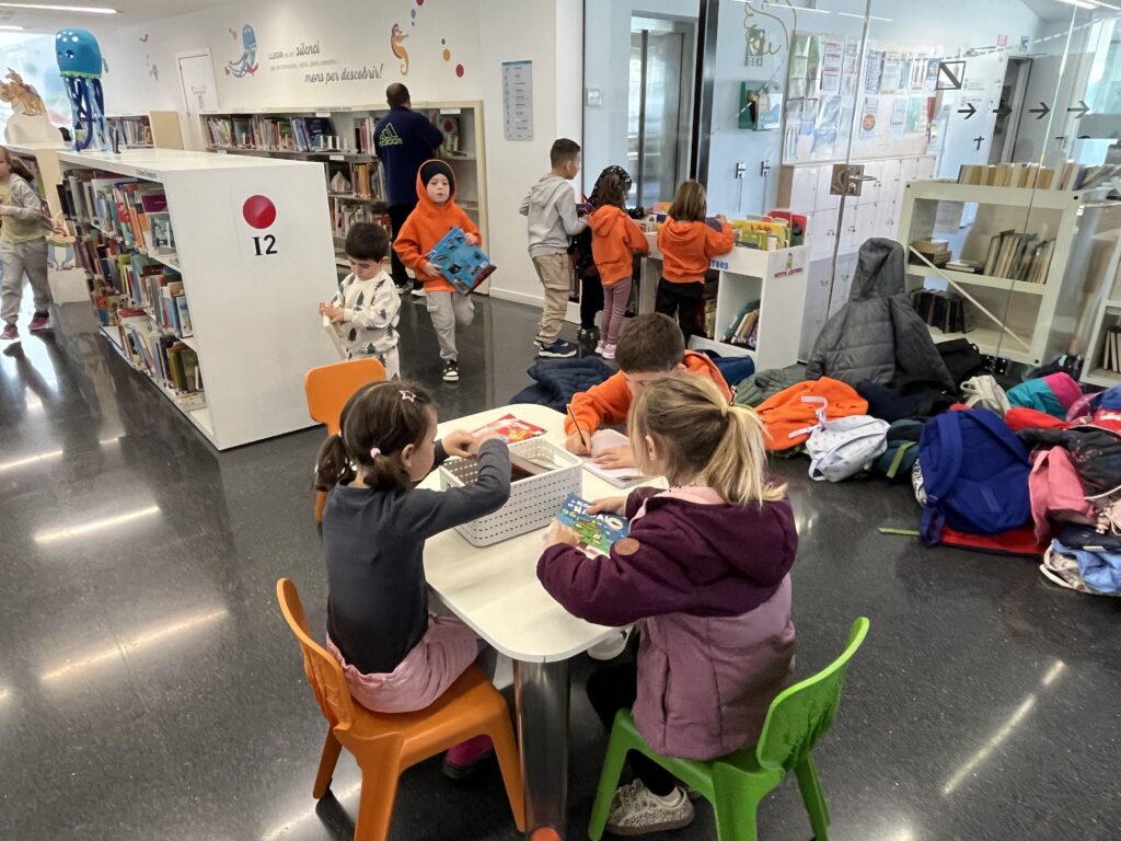 Anem al Teatre a l'Hospi, compartim moment bonics amb el Mestral. Gràcies Ajuntament