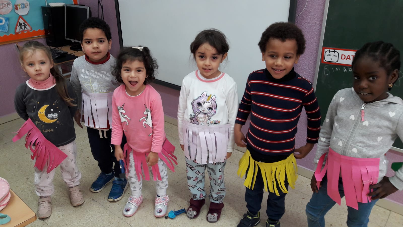 Grafisme creatiu faldilletes de colors