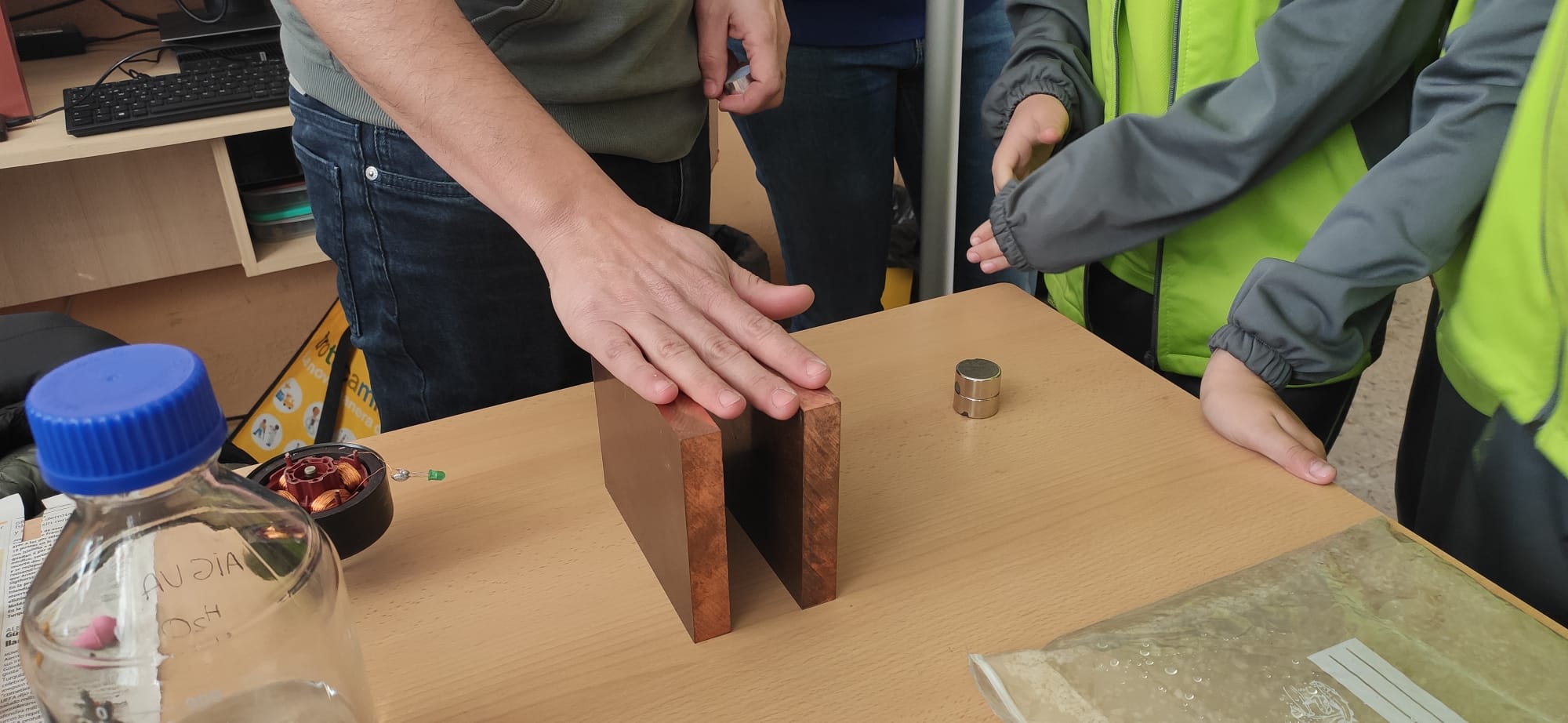 8f7517ef-d89a-4504-bfa7-7d4b2858571a