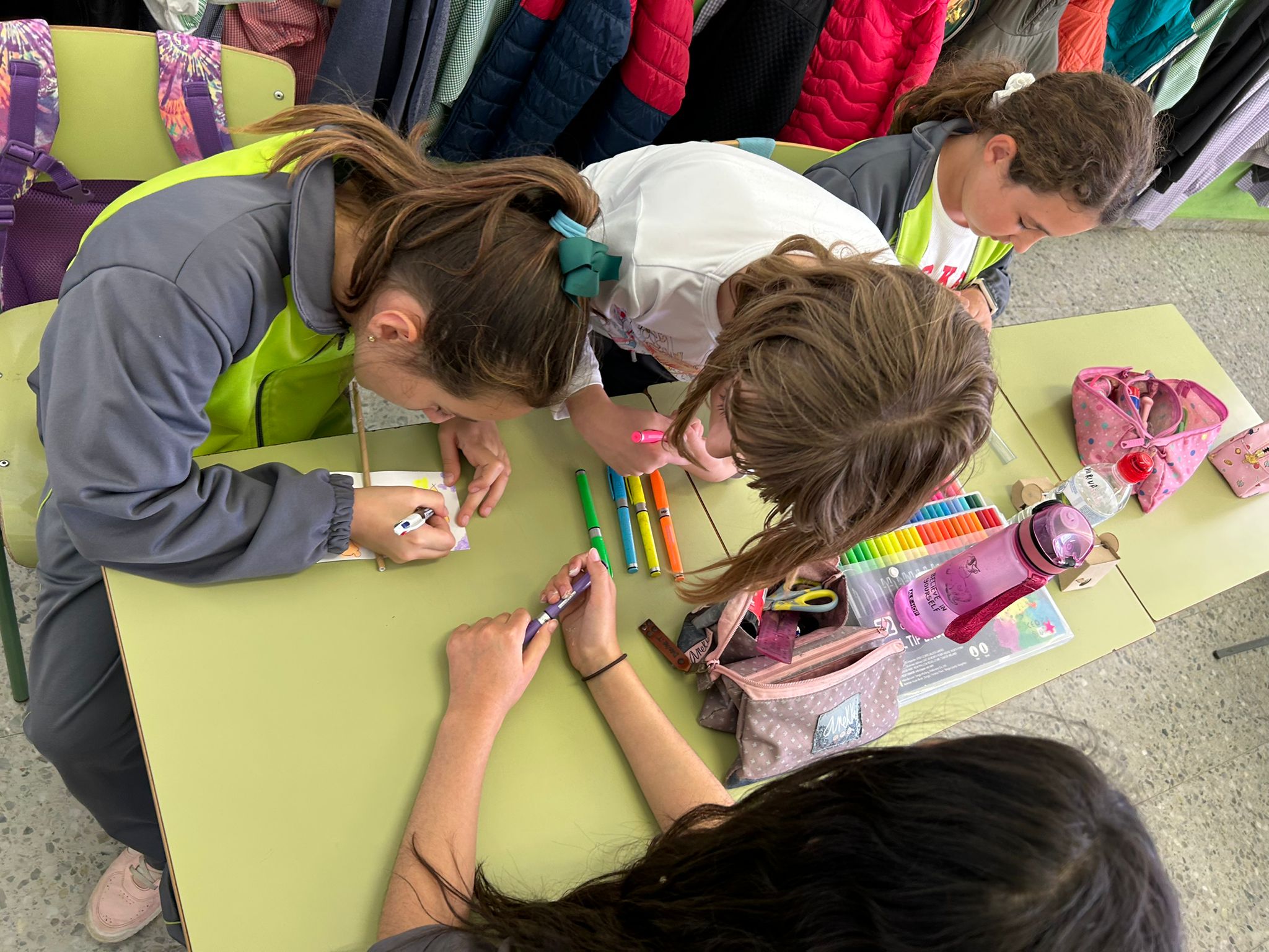 6d8ef640-79b1-46cf-b7b3-536fdcae9c35