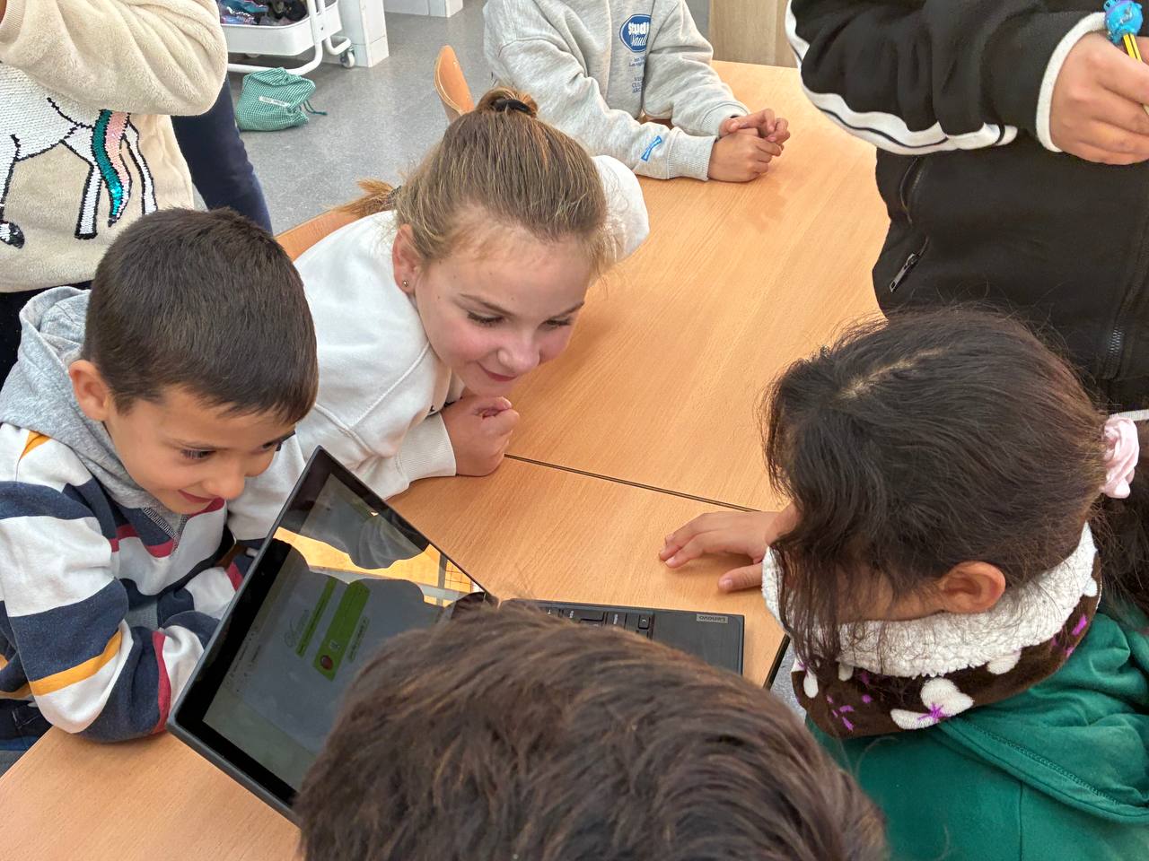 photo_5857024314782190518_y