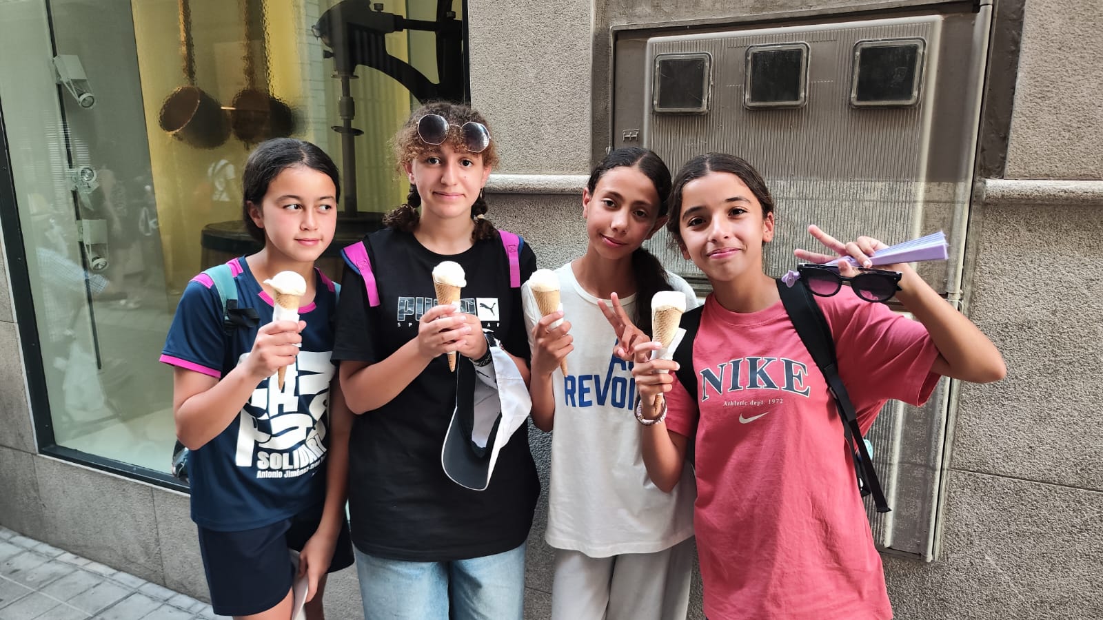 WhatsApp Image 2025-06-06 at 21.07.08 (1)