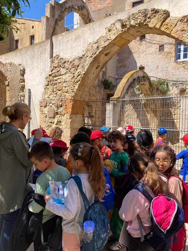 8d935ef4-6d9a-4fea-9163-69579f8e1966