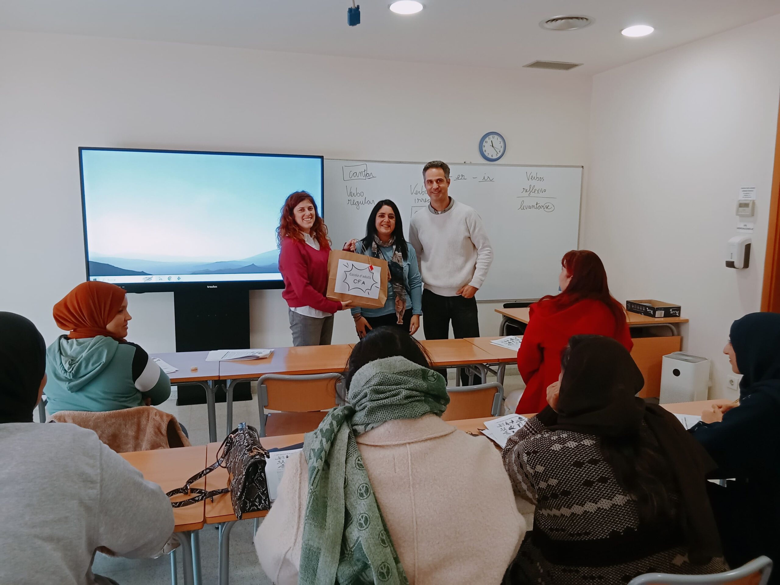 Entrega lot de llibres Regidora Educació 1