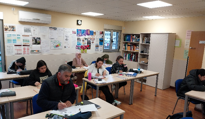 L’alumnat treballant en una activitat