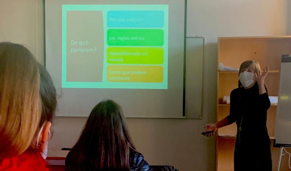 La politóloga Mireia Grau reflexiona sobre el nostre sistema electoral amb l’alumnat de GES i Anglès