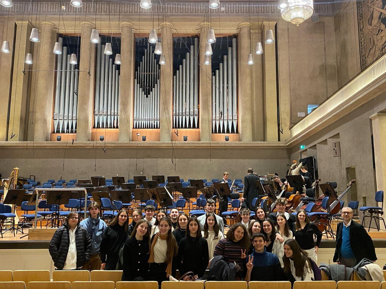 photo_5900164104465794795_y