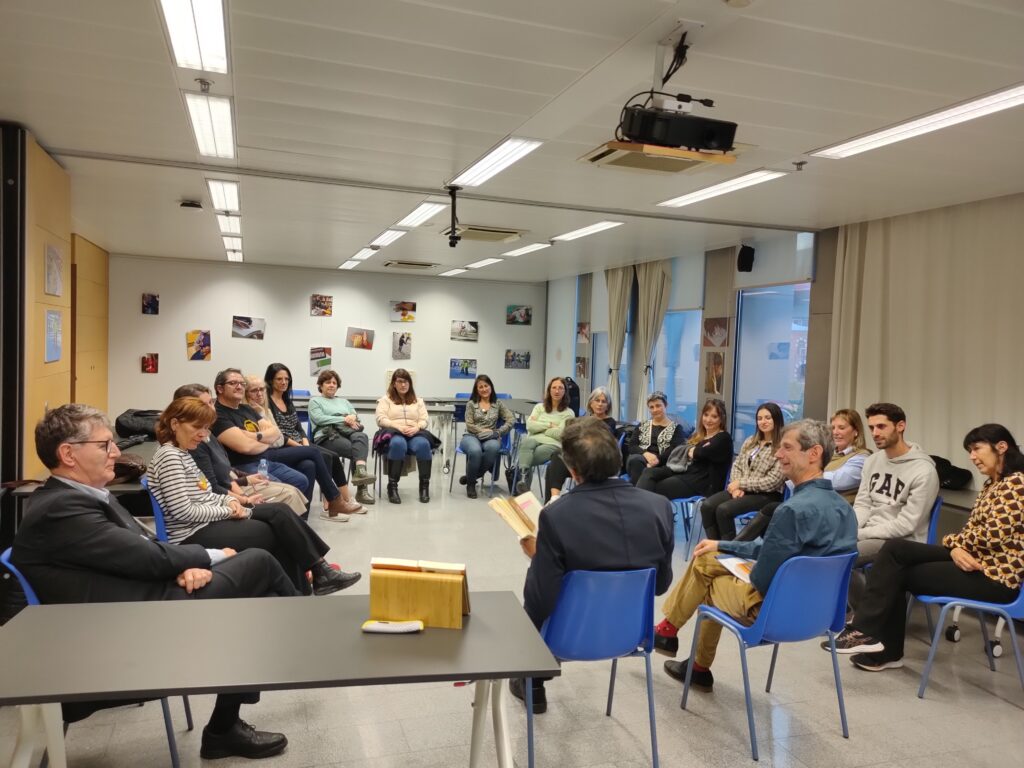 Assistents a la presentació del llibre al CRE ONCE Barcelona