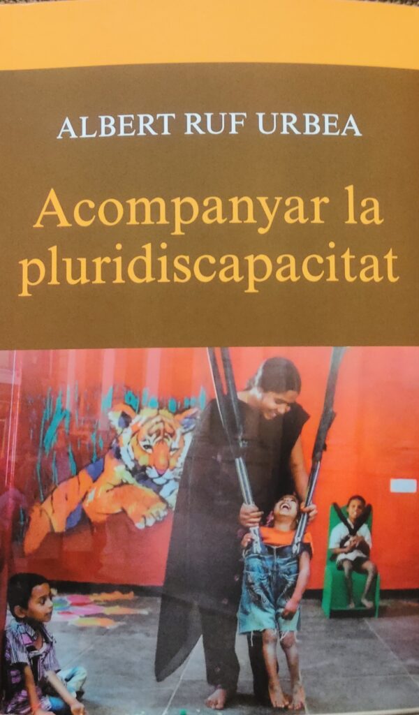 Portada llibre: Acompanyant la pluridiscapacitat