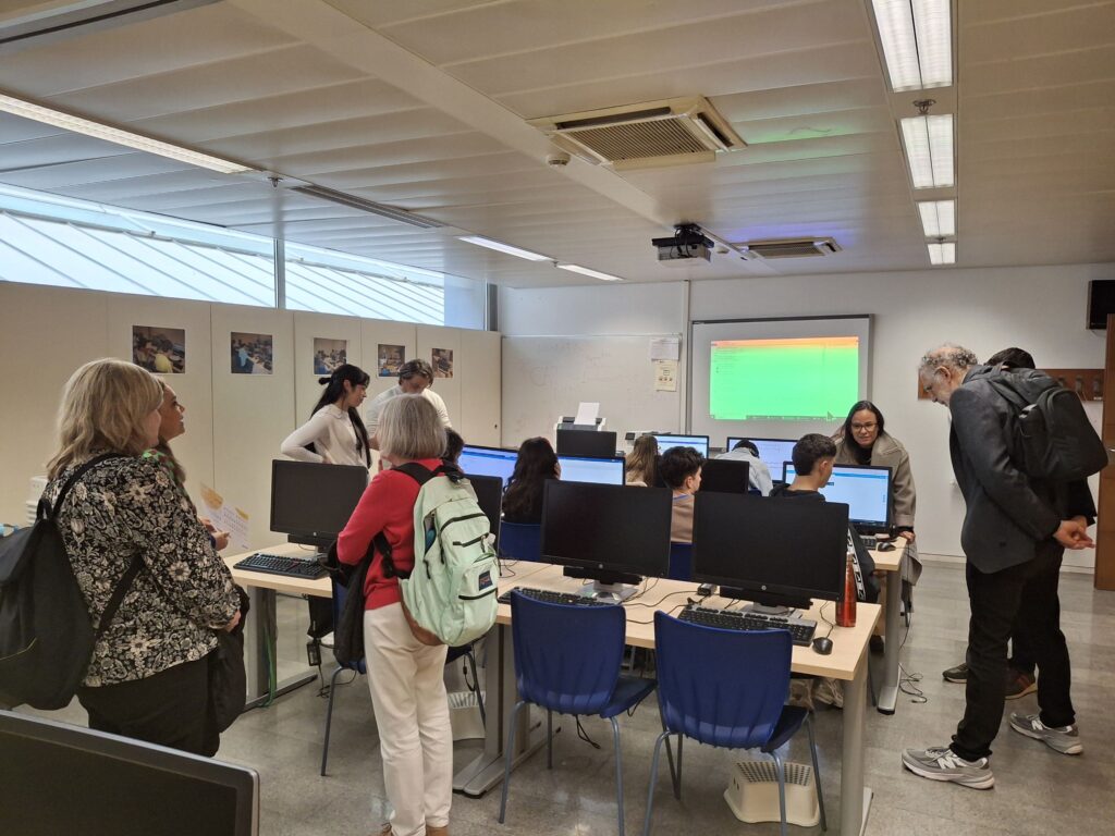 Visitem la sala d'informàtica