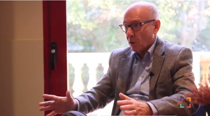 Climent Giné parlant en una entrevista