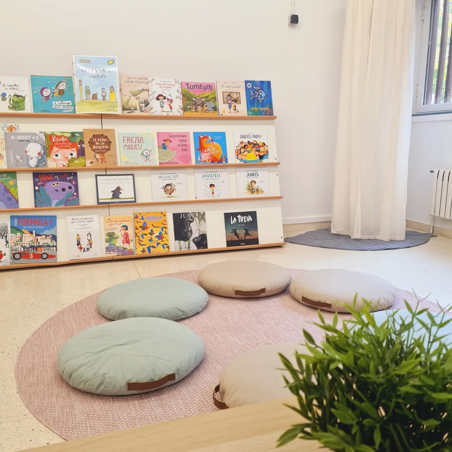 Carrussel "Biblitoeca escolar" 3