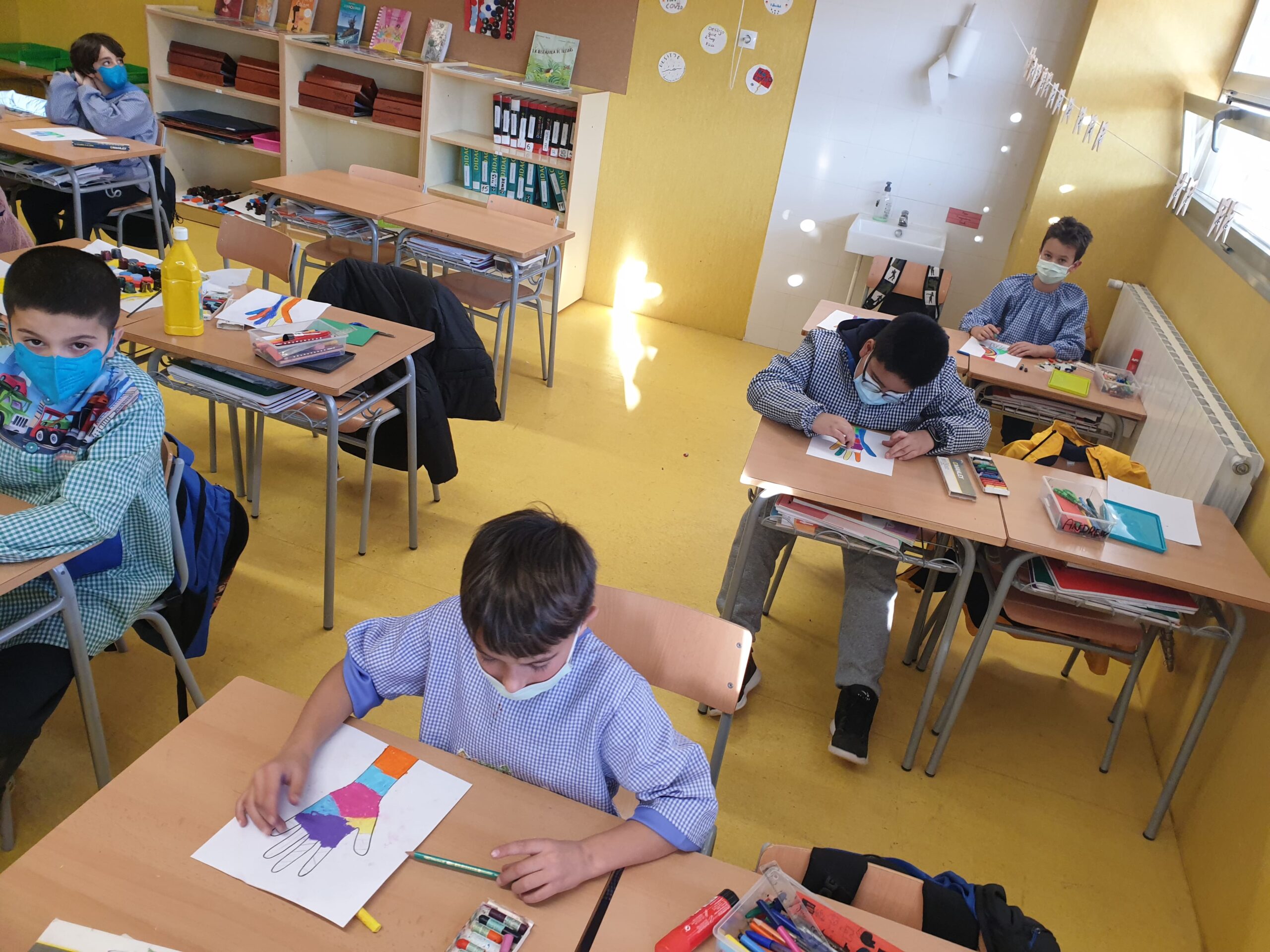 4t B pintant mans mural nivell (2)-min