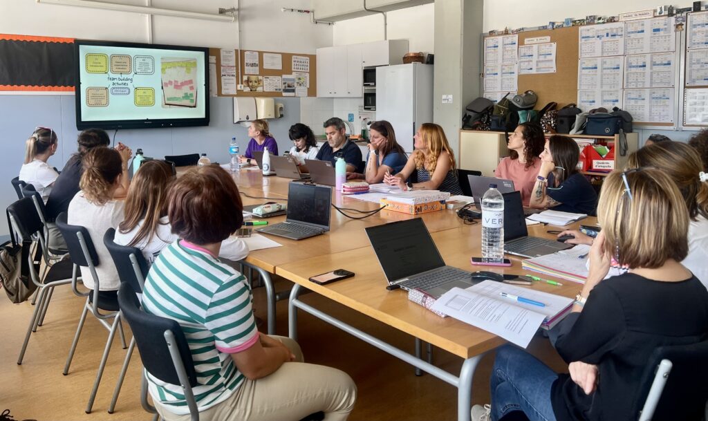 A l'escola Guillem Fortuny compartim, aprenent i creixent tots plegats.💙🧡