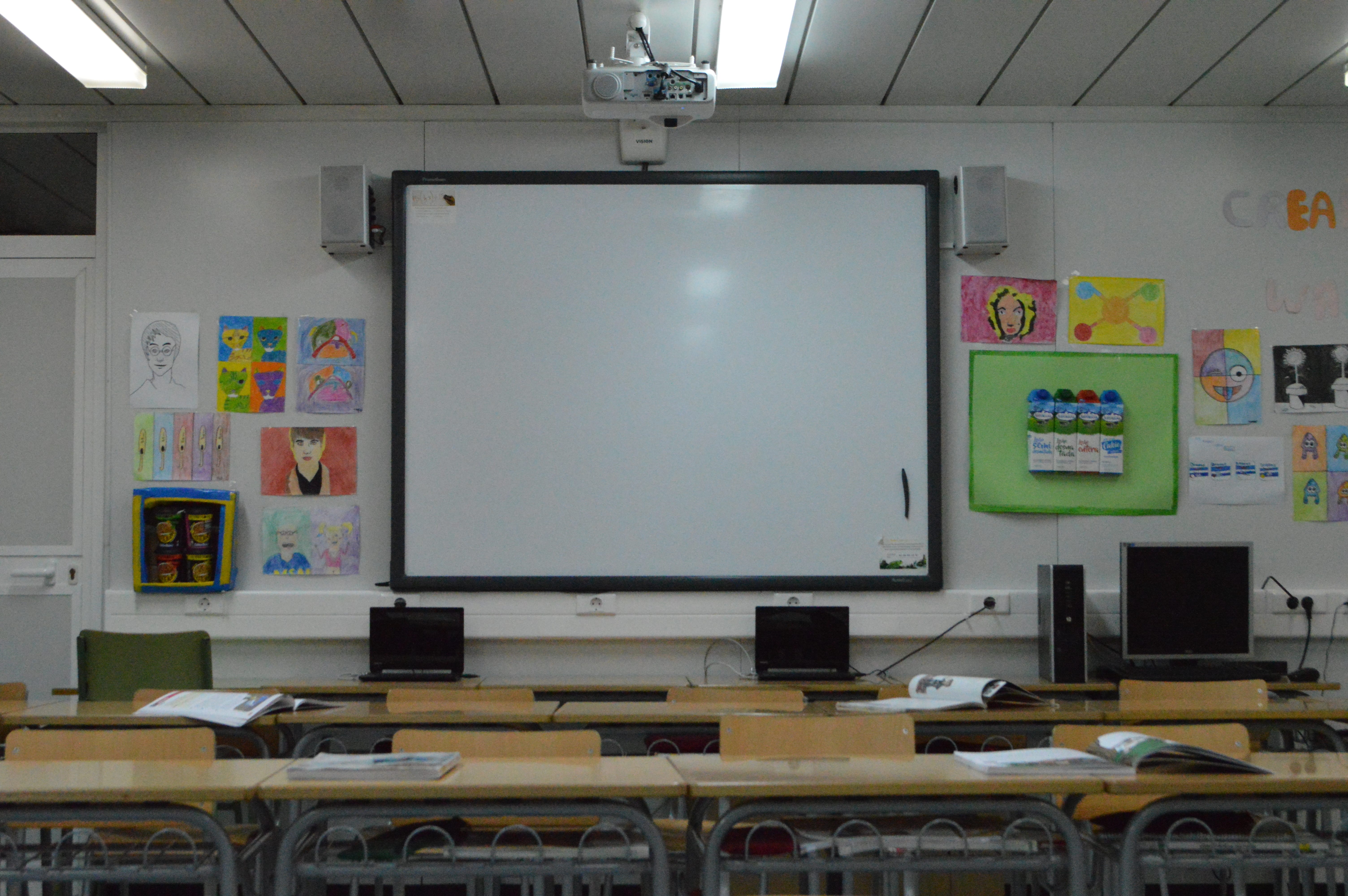 Aula d'educació primària- Pissarra digital