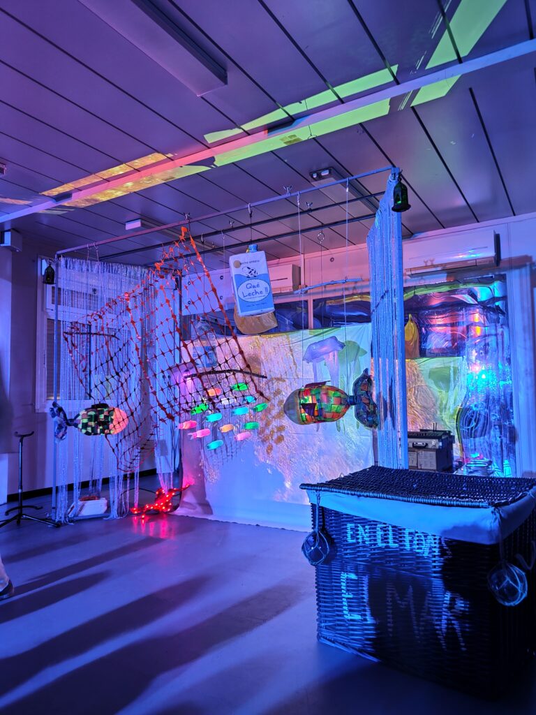 Decoració de l'obra de teatre "El fons del mar".