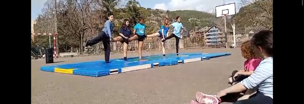 Screenshot_2024-03-31-19-54-26-127_com.miui.videoplayer