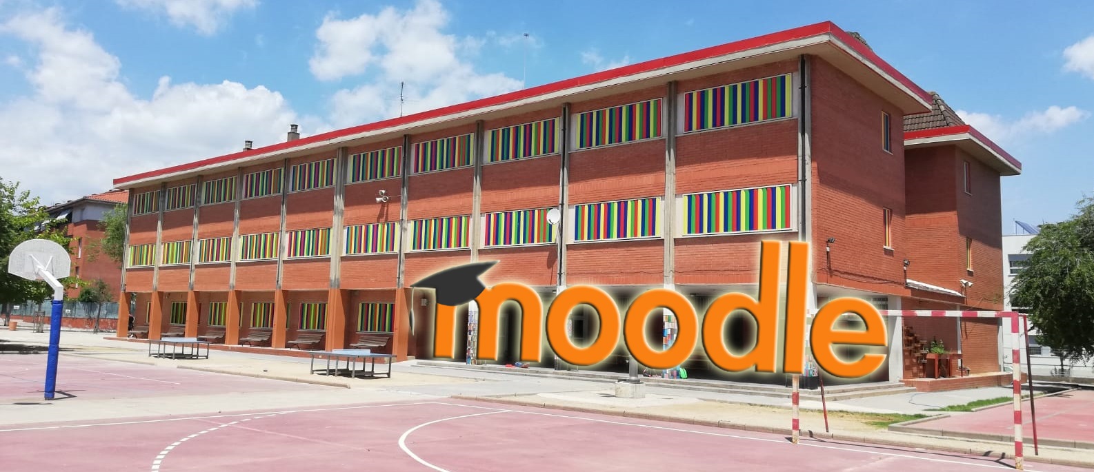 Edifici Primària amb logo moodle