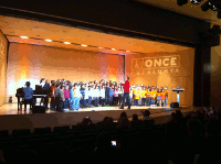 I per finalitzar totes les corals juntes van fer un cant comú amb el tema Volem Viure