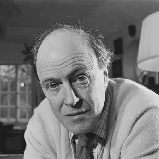 Book Review: ‘Roald Dahl, Teller of the Unexpected’ by Matthew Dennison -  The New York Times