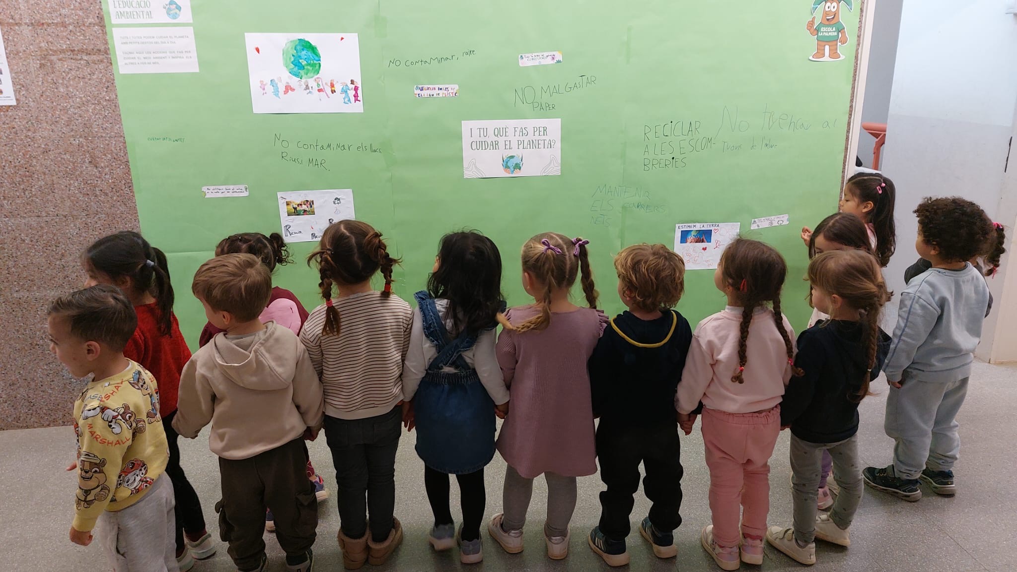 ec174fc7-3a14-408d-8ecb-274c52fb98ea