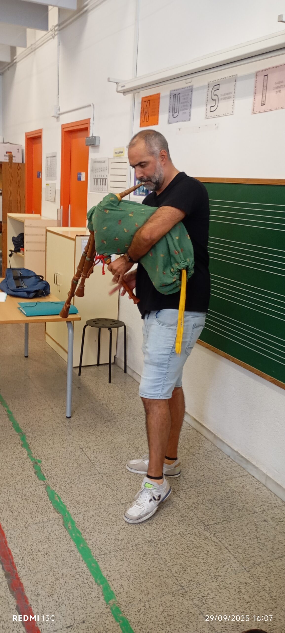 El sac de gemecs a l'escola