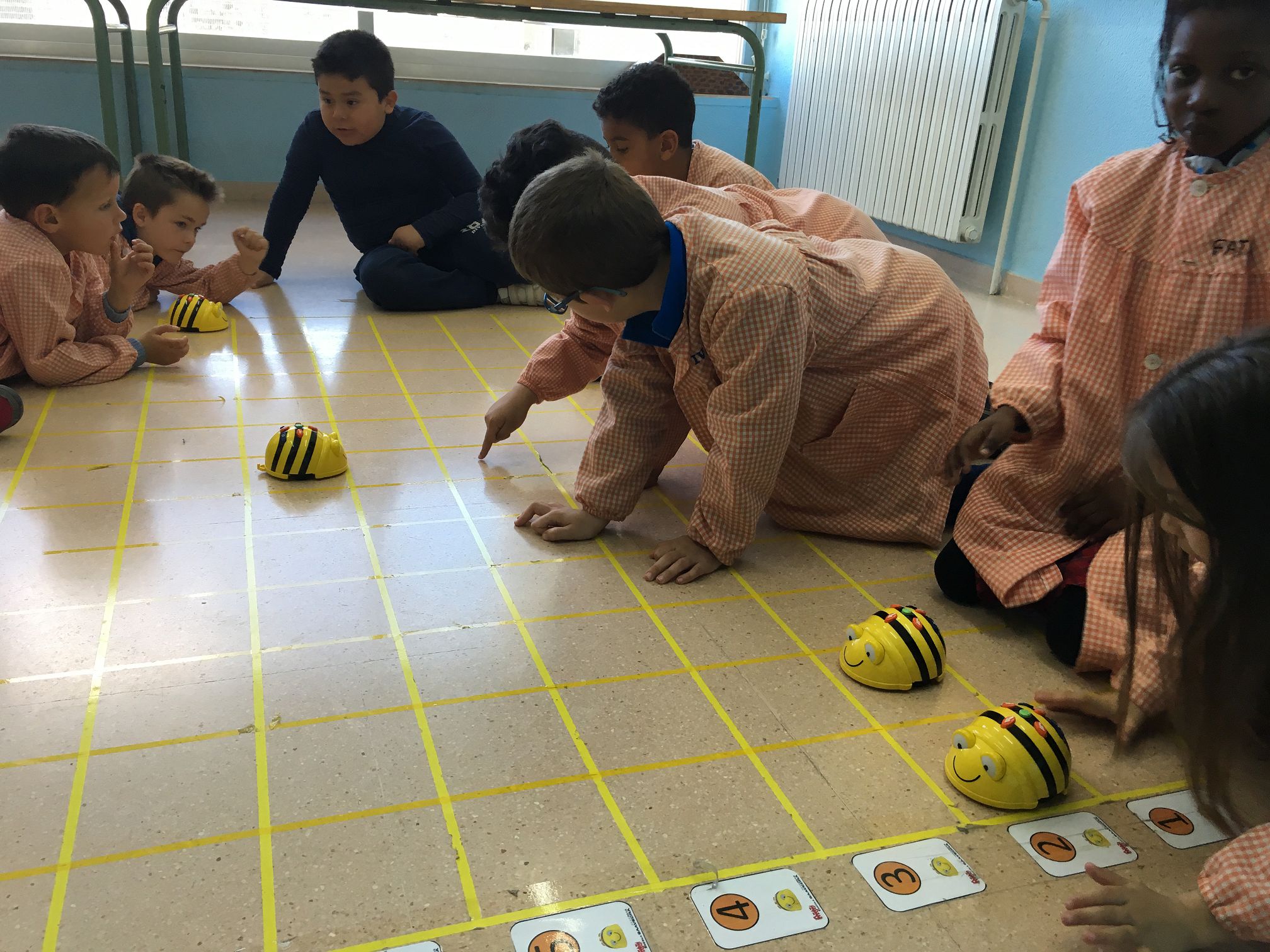 180221 Unitats i desenes amb beebots 1r (2)