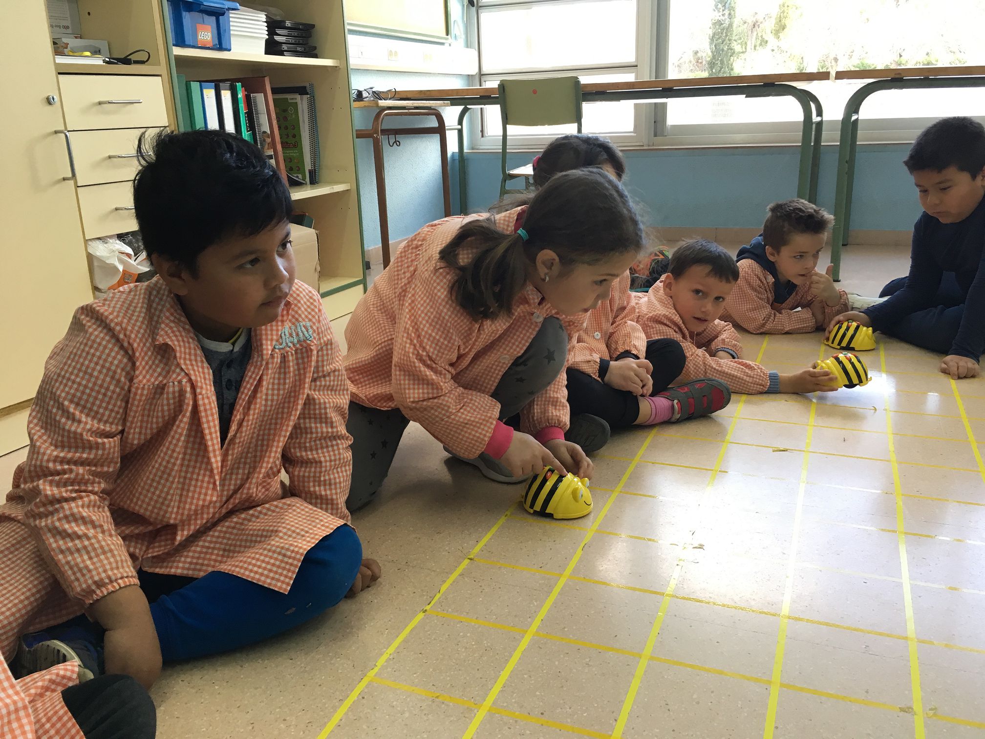 180221 Unitats i desenes amb beebots 1r (3)